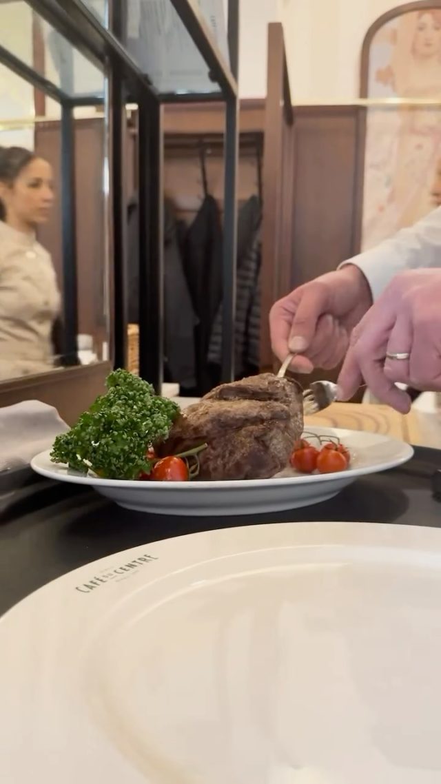 Chaque service est orchestré avec rigueur, discrétion et savoir-faire, dans une ambiance dynamique et accueillante.

Nous vous invitons à découvrir notre carte de printemps : une cuisine de saison, fraîche et raffinée, au cœur de Genève. 💛